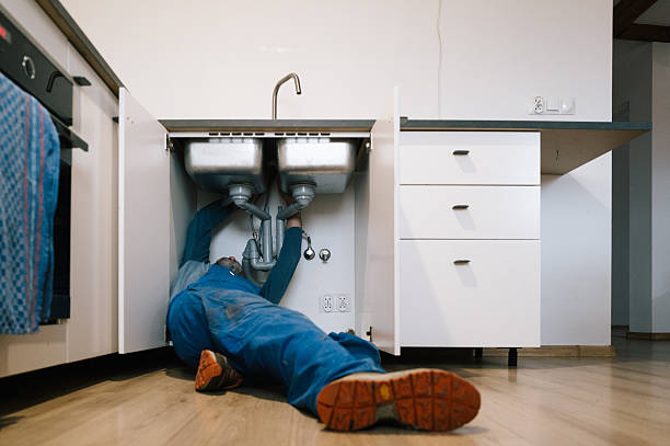 Professional Leak Detection technician working in Munster, IN
